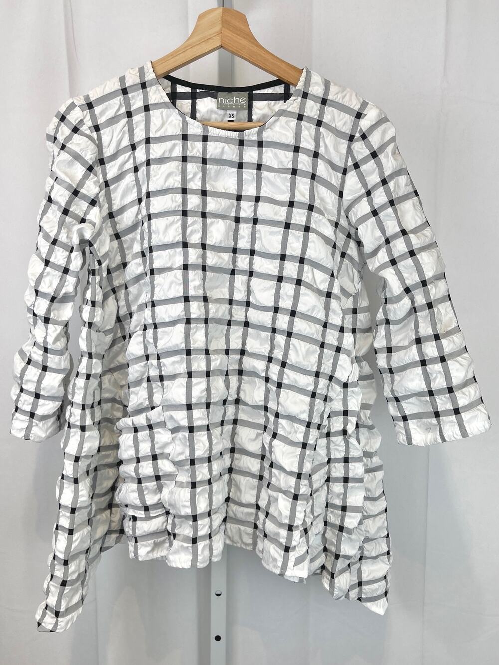 NICHE Nilgun Derman Pucker Textured A Line Top 3/4 Sleeve Check White Gray XS